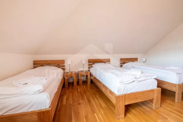 Villa Bohemian Canada JC 0221