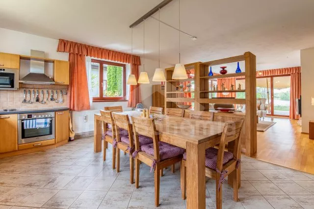 Villa Bohemian Canada JC 0221