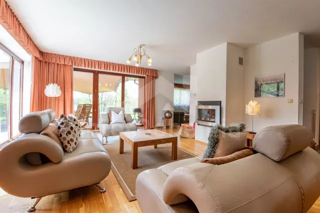 Villa Bohemian Canada JC 0221