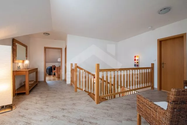 Villa Bohemian Canada JC 0221