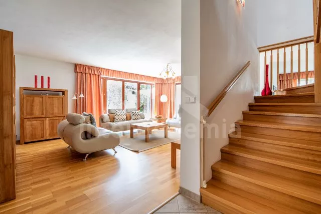 Villa Bohemian Canada JC 0221