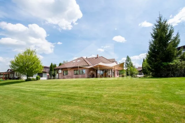 Villa Bohemian Canada JC 0221