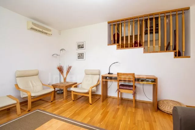 Villa Bohemian Canada JC 0221