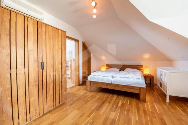 Villa Bohemian Canada JC 0221