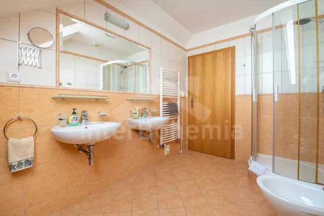 Villa Bohemian Canada JC 0221