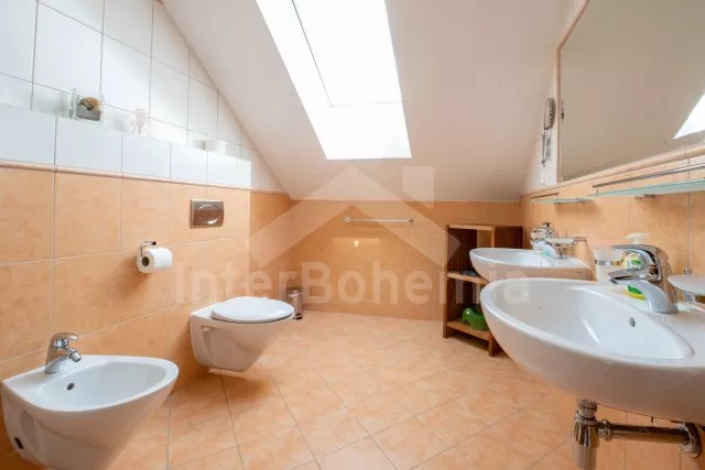 Villa Bohemian Canada JC 0221