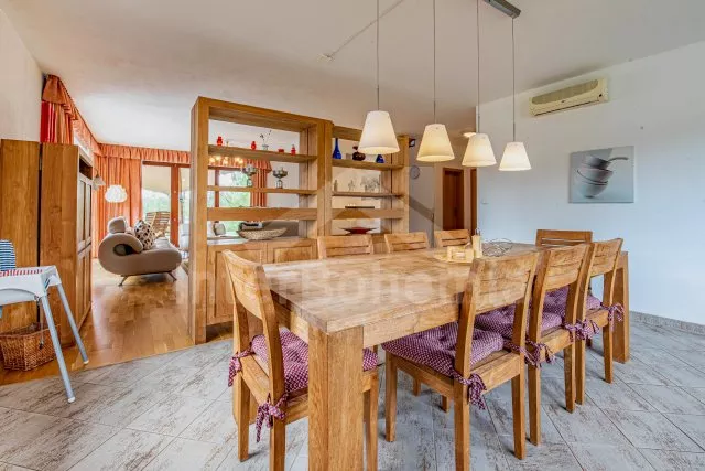 Villa Bohemian Canada JC 0221