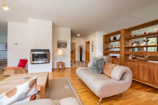 Villa Bohemian Canada JC 0221