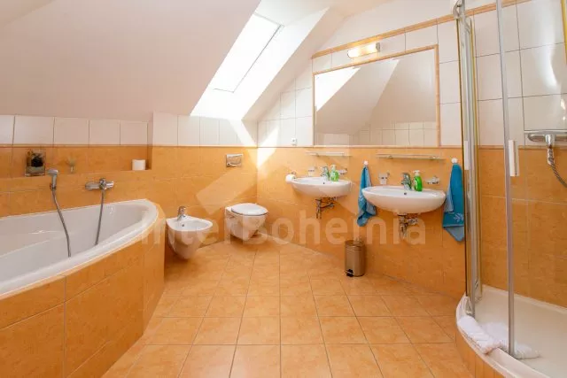 Villa Bohemian Canada JC 0221