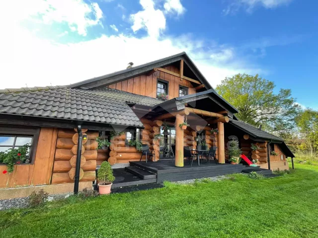 Cabin Orlicke Mountains VC 0044