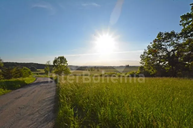 Krajina v bezprostředním okolí obce Hraštice