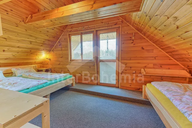 Bungalow Krivoklat burcht en omgeving OP 0104