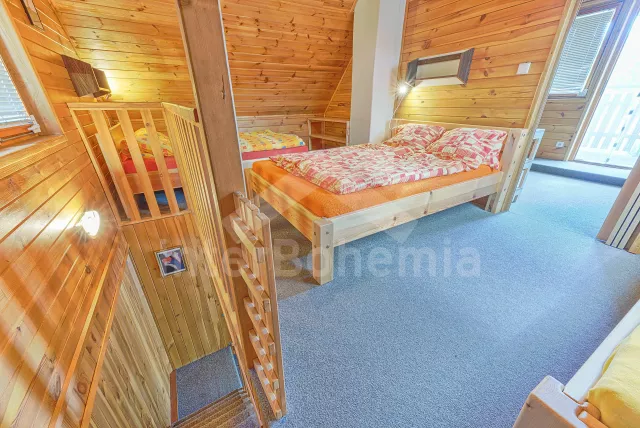 Bungalow Krivoklat burcht en omgeving OP 0104