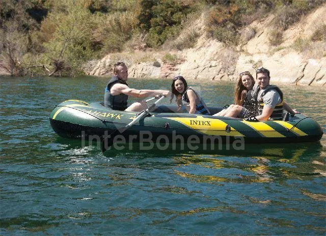 Člun k zapůjčení na místě