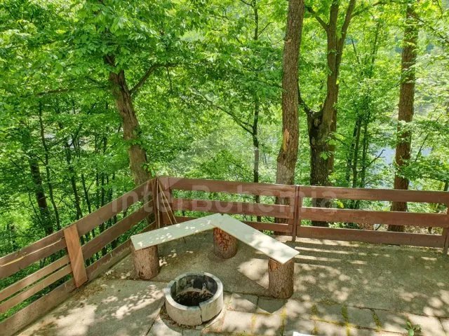 Chata Vranovská Přehrada JM 0030