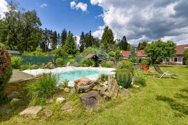 Koupací jezírko 7 x 4m s filtrací