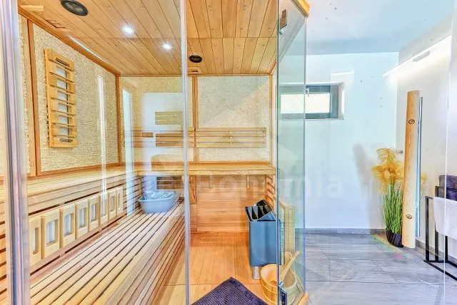 Sauna pro 4-6 osob v případě zájmu k dispozici