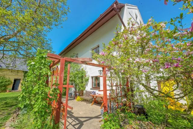 Venkovní terasa s posezením a grilem