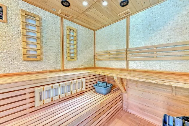 Sauna pro 4-6 osob v případě zájmu k dispozici