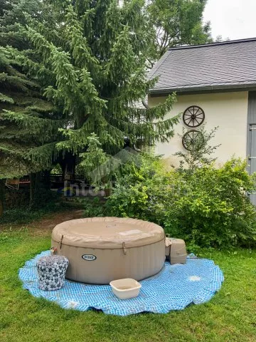 Vířivka v případě zájmu k dispozici