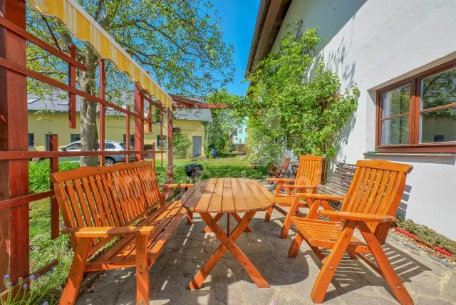 Venkovní terasa s posezením a grilem