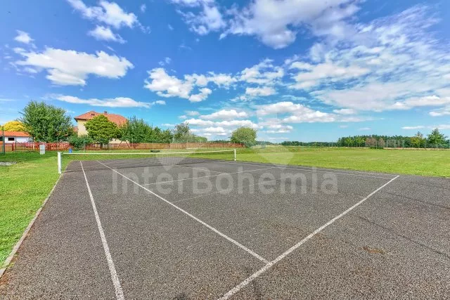 Tenisový kurt k dispozici