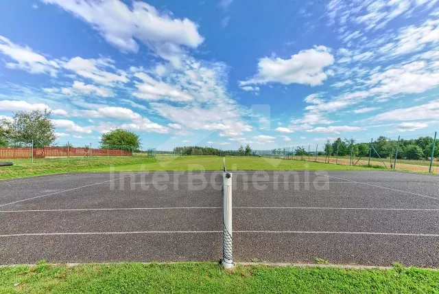 Tenisový kurt k dispozici