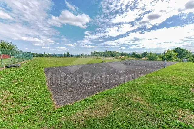 Tenisový kurt k dispozici