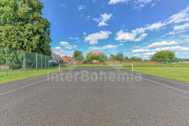 Tenisový kurt k dispozici