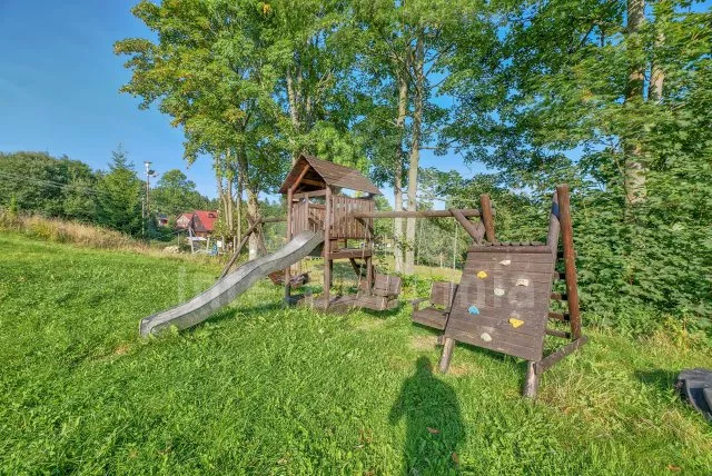 Prolézačky, houpačky a skluzavka pro děti