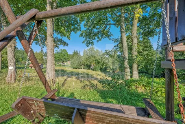 Prolézačky, houpačky a skluzavka pro děti