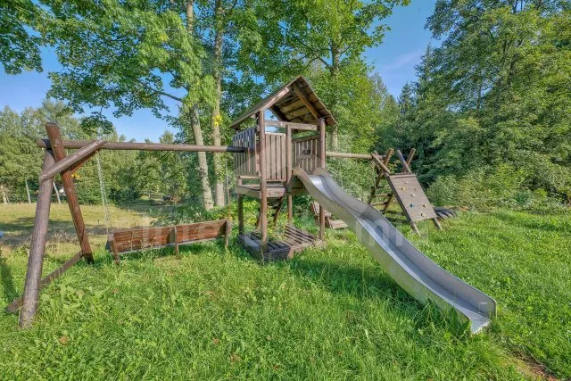 Prolézačky, houpačky a skluzavka pro děti