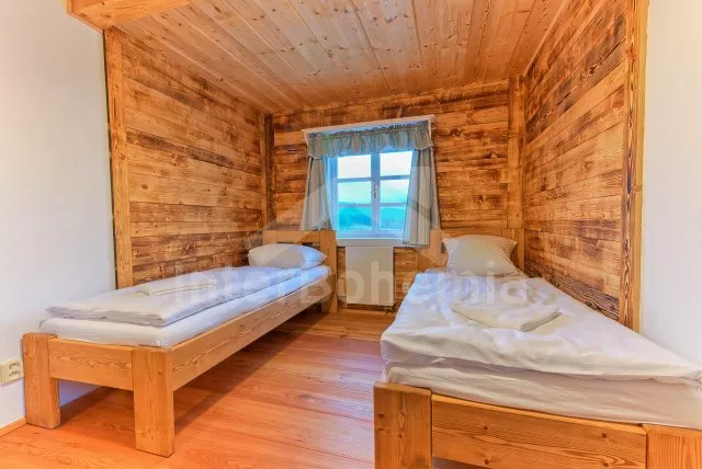 První apartmán vlevo s obývací místností a 3 samostatnými ložnicemi