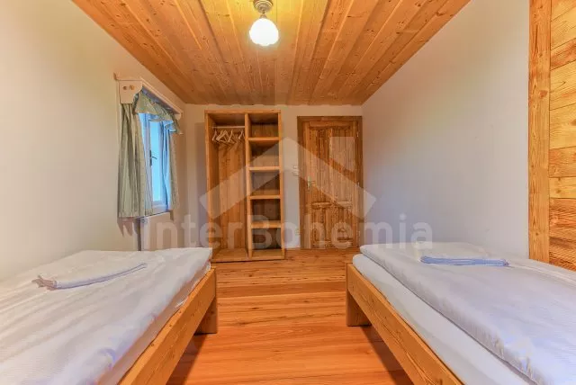 První apartmán vlevo s obývací místností a 3 samostatnými ložnicemi