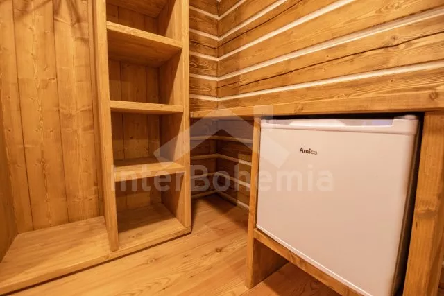 Třetí apartmán rovněž s obývací místností a dvěma ložnicemi