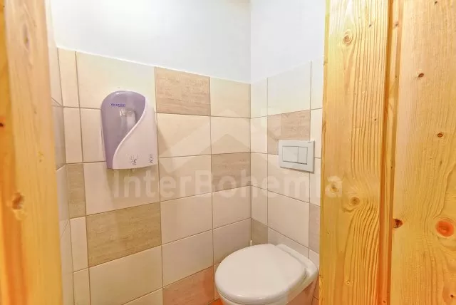 Dámské WC v přízemí chalupy