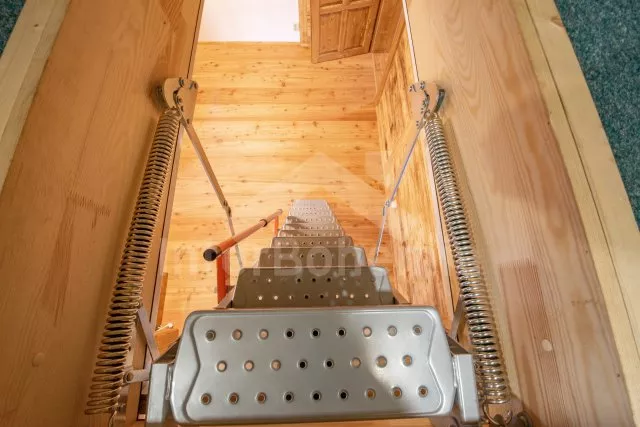 První apartmán vlevo s obývací místností a 3 samostatnými ložnicemi