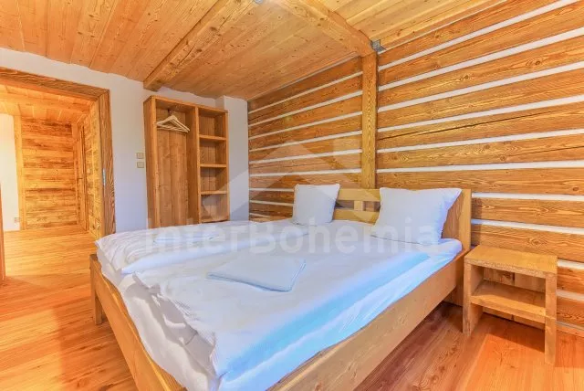 První apartmán vlevo s obývací místností a 3 samostatnými ložnicemi