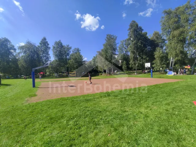 Hřiště v areálu koupaliště Sehma.