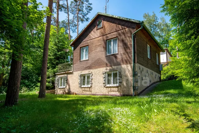 Chalet Slapy Dam OP 0149