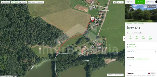 Příjezdová cesta k objektu