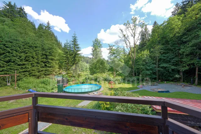 Z balkonu apartmá je krásný výhled do zahrady