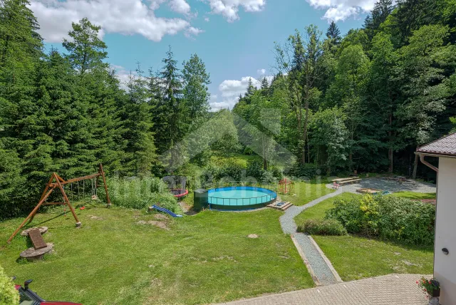 Z terasy je krásný výhled na zahradu