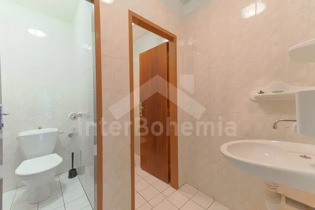 Dámské WC v 1. patře 2x