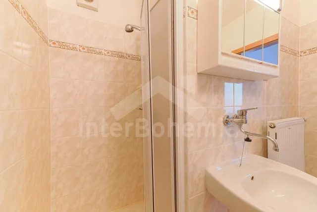 Pokoj č.10 (apartmá) pro 4+1 osoby s vlastní koupelnou a WC