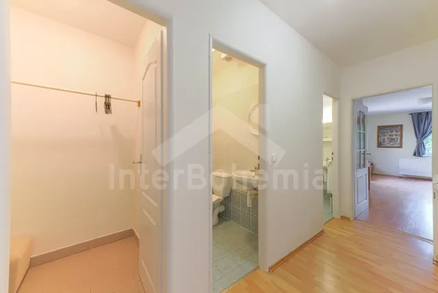 Pokoj č.12 (apartmá) pro 4+2 osoby s vlastní koupelnou a WC