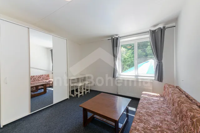 Rozkládací pohovka slouží jako lůžko pro1 osobu